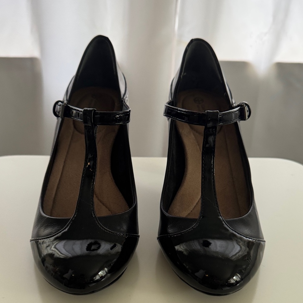Giani Bernini Black Patent T-Strap Heels